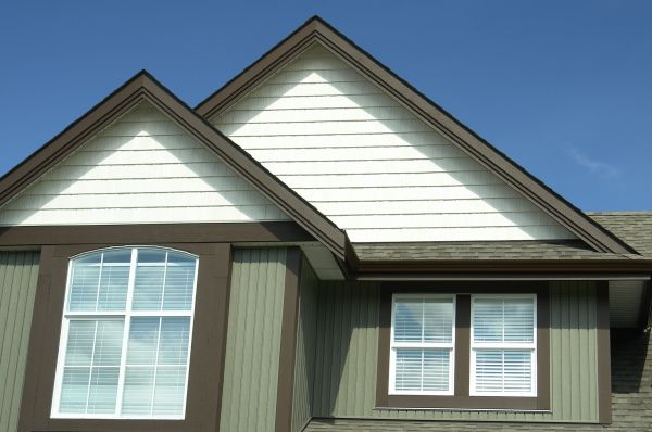 Cost of Vertical Vinyl Siding Repair in Arlington